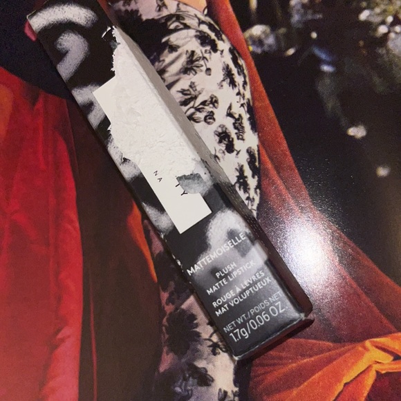 👄🟣👄 •💎💄 Fenty Beauty💄💎• 🟣👄🟣 Purple Vibes - Picture 3 of 8